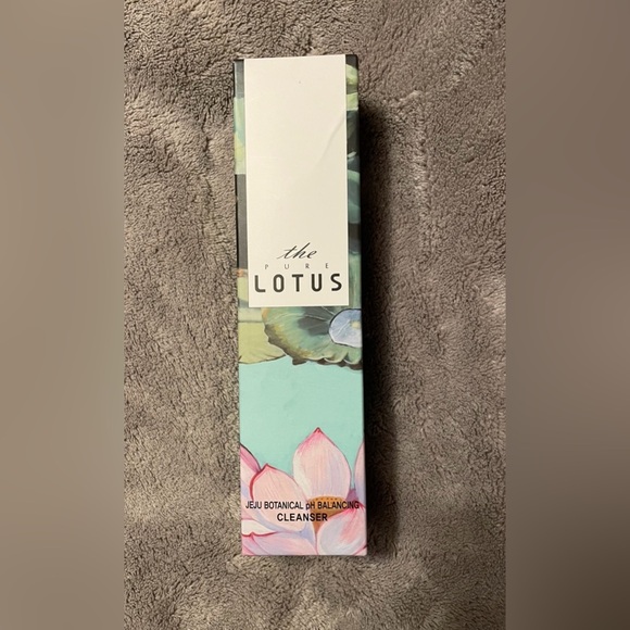 THE PURE LOTUS - NIB | Jeju Botanical Ph Balancing Facial Cleanser - 150mL - Picture 11 of 11
